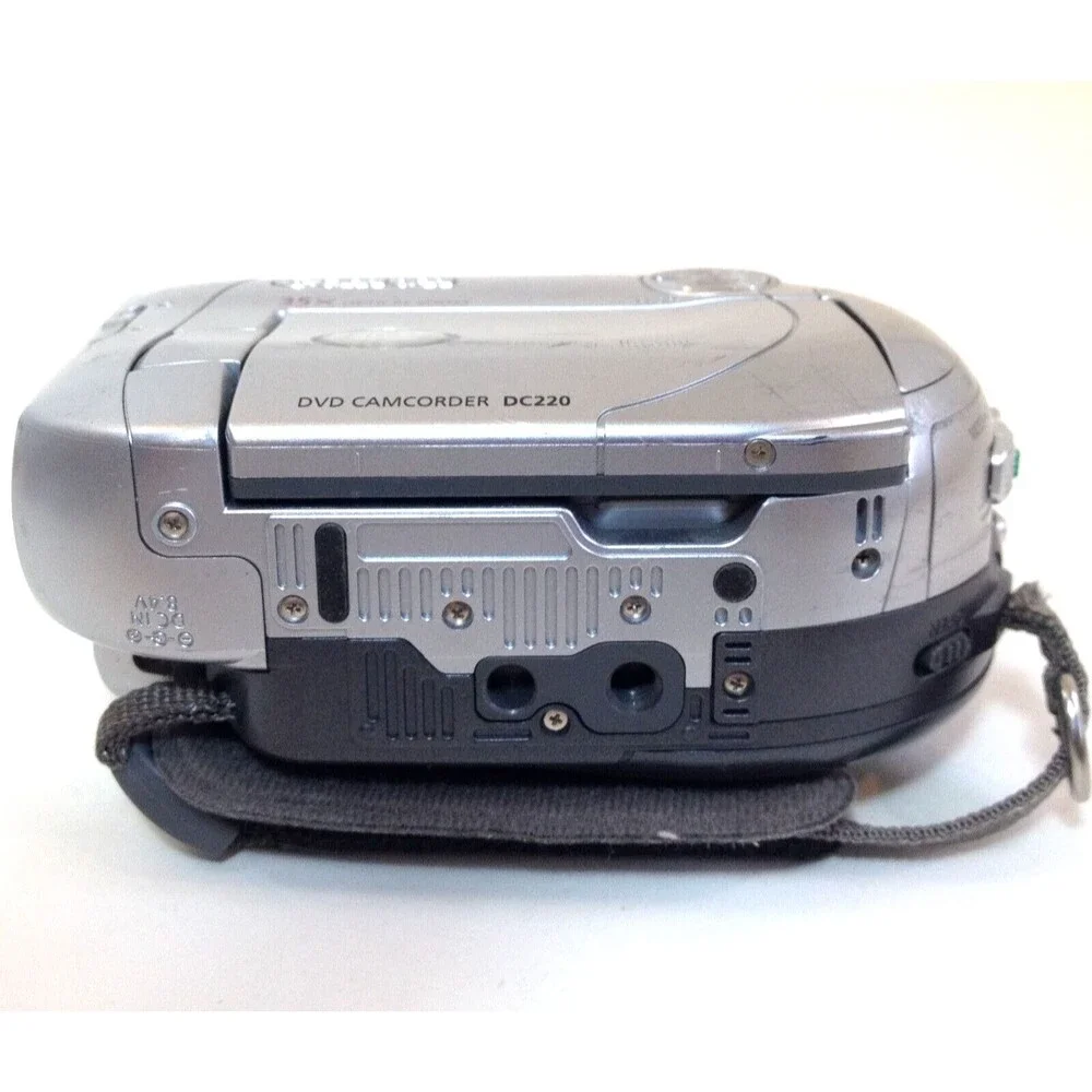 Canon DC220 Mini DVD Camcorder 35X Optical Zoom For Parts or Repair